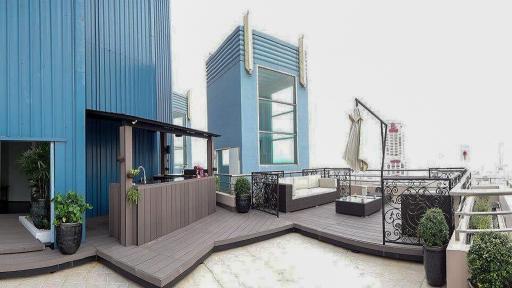 4-bedroom river view penthouse with large rooftop terrace