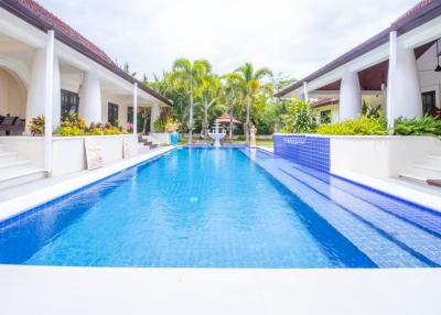 Stunning 3 Bedroom Bali Style Pool Villa in Soi 114
