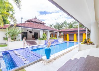 Stunning 3 Bedroom Bali Style Pool Villa in Soi 114