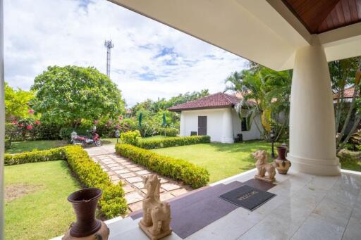 Stunning 3 Bedroom Bali Style Pool Villa in Soi 114