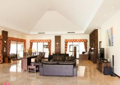Palm Hills Golf Course : Luxury 4 Bedroom Pool Villa With Maids Quarters