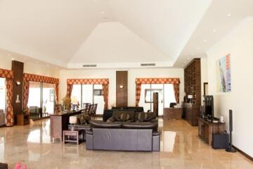 Palm Hills Golf Course : Luxury 4 Bedroom Pool Villa With Maids Quarters