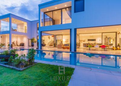 La Lua : Modern 4 Bedroom 2 Storey Villa With Great Views