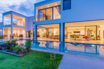 La Lua : Modern 4 Bedroom 2 Storey Villa With Great Views