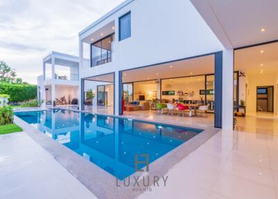 La Lua : Modern 4 Bedroom 2 Storey Villa With Great Views