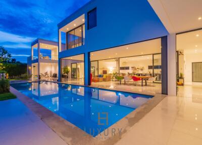 La Lua : Modern 4 Bedroom 2 Storey Villa With Great Views