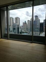 High-end 2 bedroom condo only 200m from BTS Phromphong