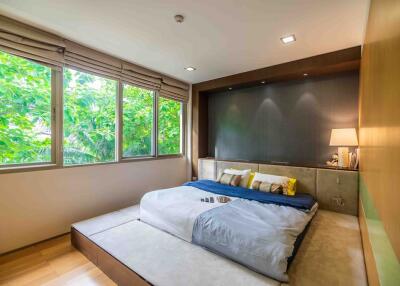 2-bedroom modern condo only 400m from BTS Pra Khanong!