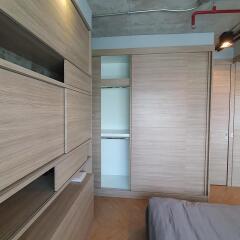 Modern 1-bedroom condo close to BTS Pra Khanong