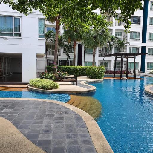 Modern 1-bedroom condo close to BTS Pra Khanong