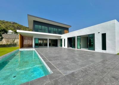 Phu Montra K-Haad : Luxury, Modern and Stylish 5 Bedroom Villa