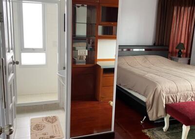2-bedroom high floor condo close to BTS Pra Khanong