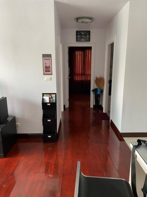 2-bedroom high floor condo close to BTS Pra Khanong