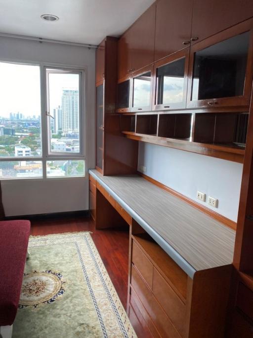 2-bedroom high floor condo close to BTS Pra Khanong