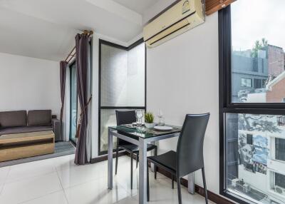 1-bedroom modern condo unit in trendy Thonglor area