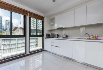 1-bedroom modern condo unit in trendy Thonglor area