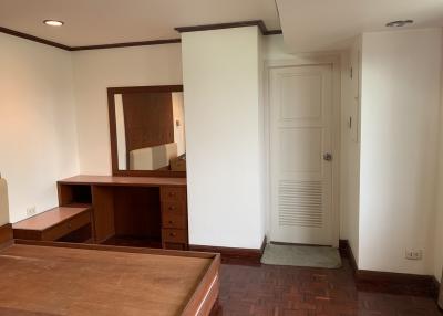 3 bedroom condo for sale on Ekamai