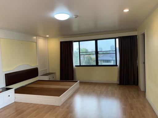 3 bedroom condo for sale on Ekamai