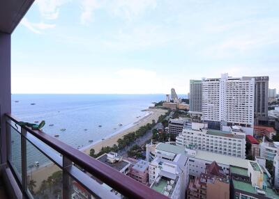 Large 1 bedroom condo with Seaview for sale in Pattaya