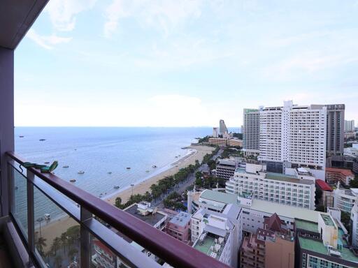 Large 1 bedroom condo with Seaview for sale in Pattaya