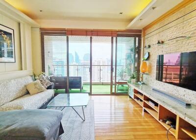 2-bedroom high floor condo for sale 400m from BTS Asoke
