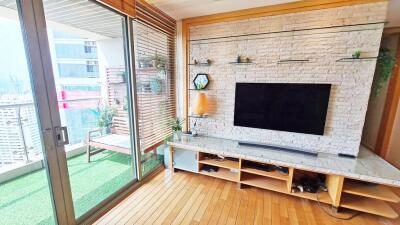 2-bedroom high floor condo for sale 400m from BTS Asoke