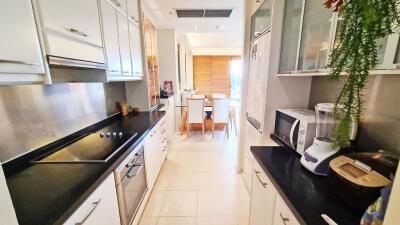 2-bedroom high floor condo for sale 400m from BTS Asoke