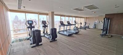 2-bedroom high floor condo for sale 400m from BTS Asoke