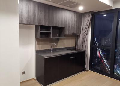 Modern 2 bedrooms condo for sale near MRT Silom