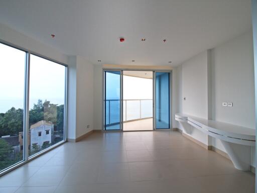 Modern 1 bedroom condo with seaviw for sale in Pattaya