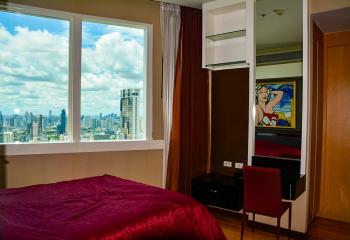 High-floor 3-bedroom condo for sale close to BTS Asoke