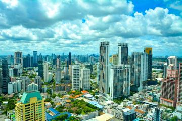 High-floor 3-bedroom condo for sale close to BTS Asoke