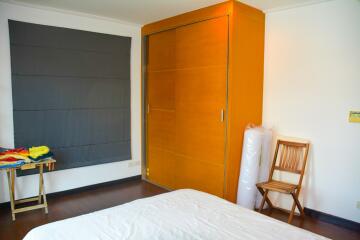 Large 2-bedroom condo in Yen Akard area
