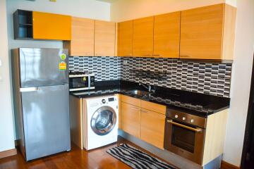 3-bedroom condo located only 600m from BTS Chidlom!