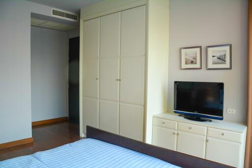 3-bedroom condo located only 600m from BTS Chidlom!