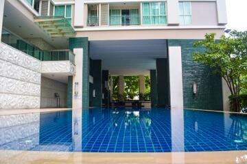 3-bedroom condo located only 600m from BTS Chidlom!