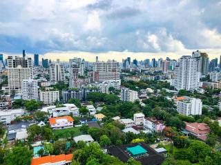 4-bedroom penthouse in Asoke area