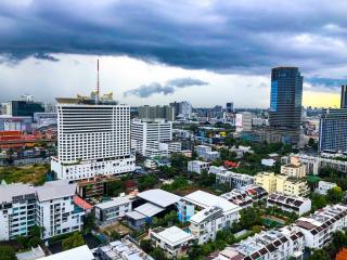 4-bedroom penthouse in Asoke area