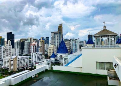 4-bedroom penthouse in Asoke area