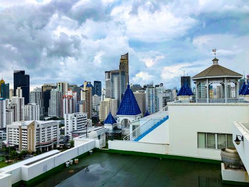 4-bedroom penthouse in Asoke area