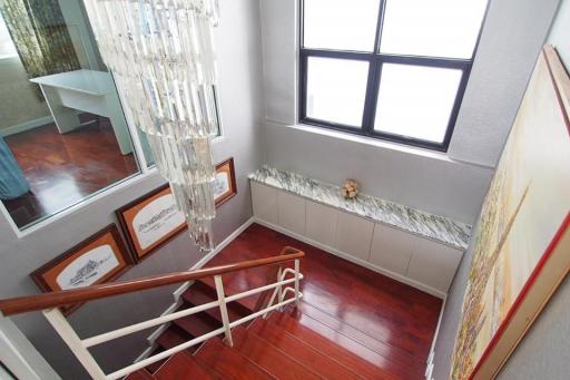 4-bedroom penthouse in Asoke area