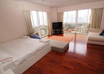 4-bedroom penthouse in Asoke area