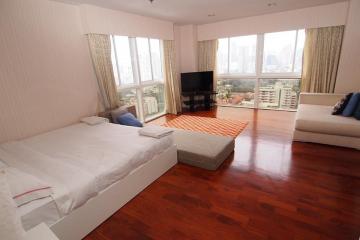 4-bedroom penthouse in Asoke area