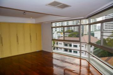 Large 4 bedrooms condo for sale Ekamai area