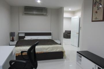 3-bedroom spacious condo in Phromphong area