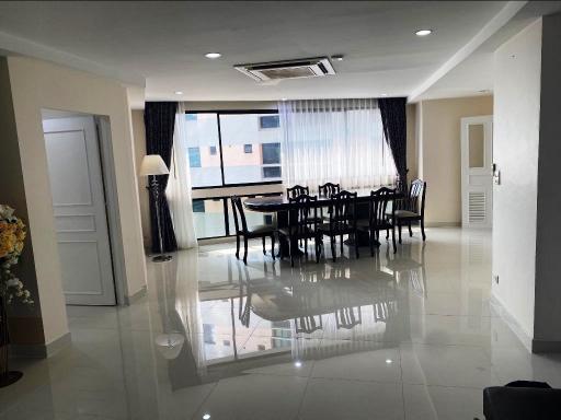 3-bedroom spacious condo in Phromphong area