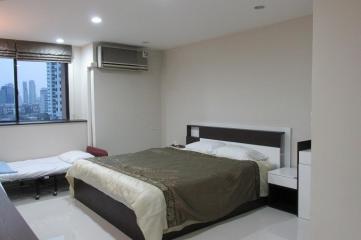 3-bedroom spacious condo in Phromphong area