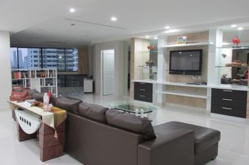 3-bedroom spacious condo in Phromphong area