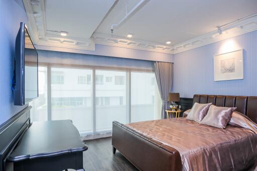 3-bedroom luxury duplex for sale close to BTS Phromphong