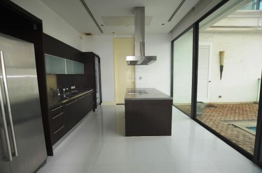 3 bedroom spacious private pool condo for sale on Phrom Phong